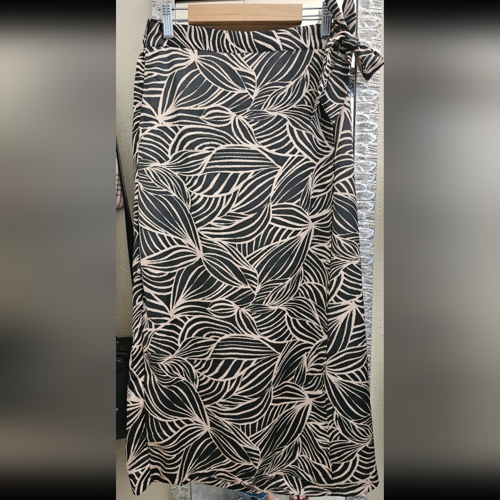 Black and light tan wrap skirt